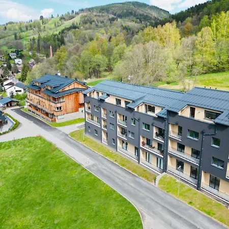 Novy S Velkou Terasou A Grilem Apartament