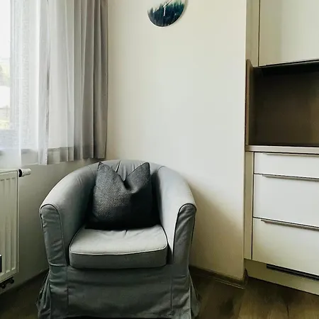 Novy S Velkou Terasou A Grilem 아파트